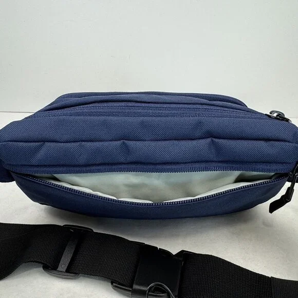 Quiksilver Navy Blue Fanny Pack Belt Bag Adjustable Strap Water-Resistant Zipper - Picture 7 of 16